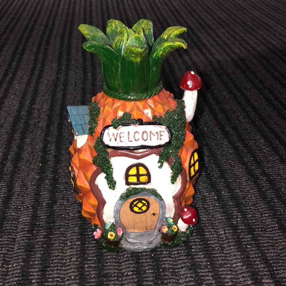 🛍️Charming Pineapple Welcome Figurine